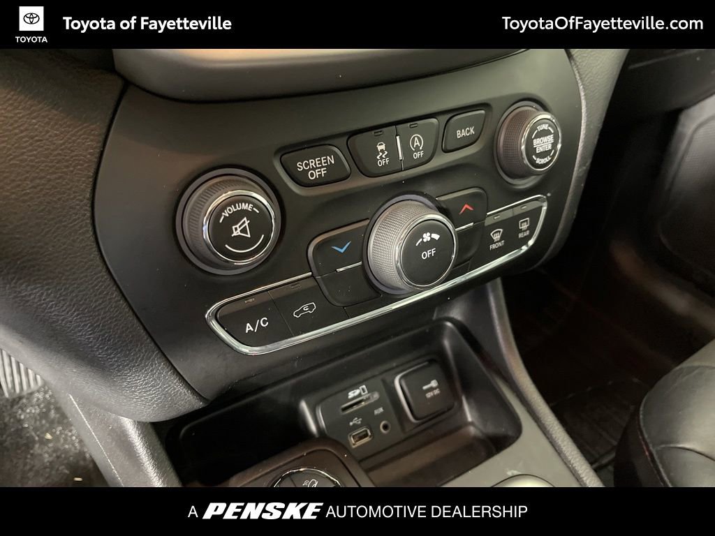 Used 2017 Jeep Cherokee Trailhawk image 30