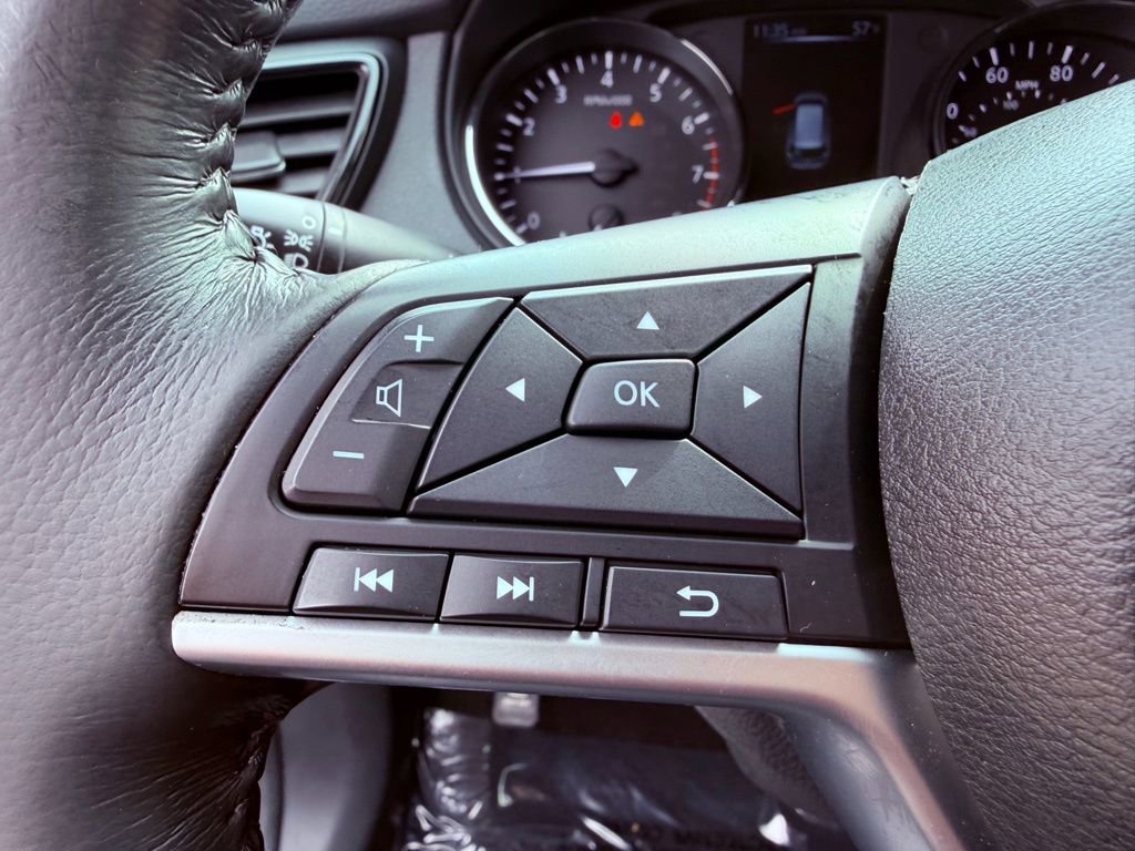 Used 2017 Nissan Rogue SV w/ Midnight Edition Package image 20