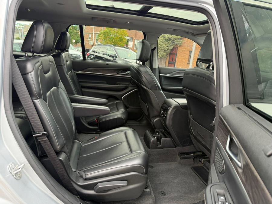 Used 2021 Jeep Grand Cherokee L Limited w/ Luxury Tech Group II image 10