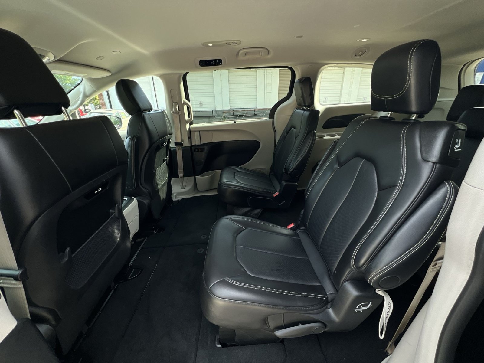 Used 2024 Chrysler Pacifica Touring-L FWD image 22