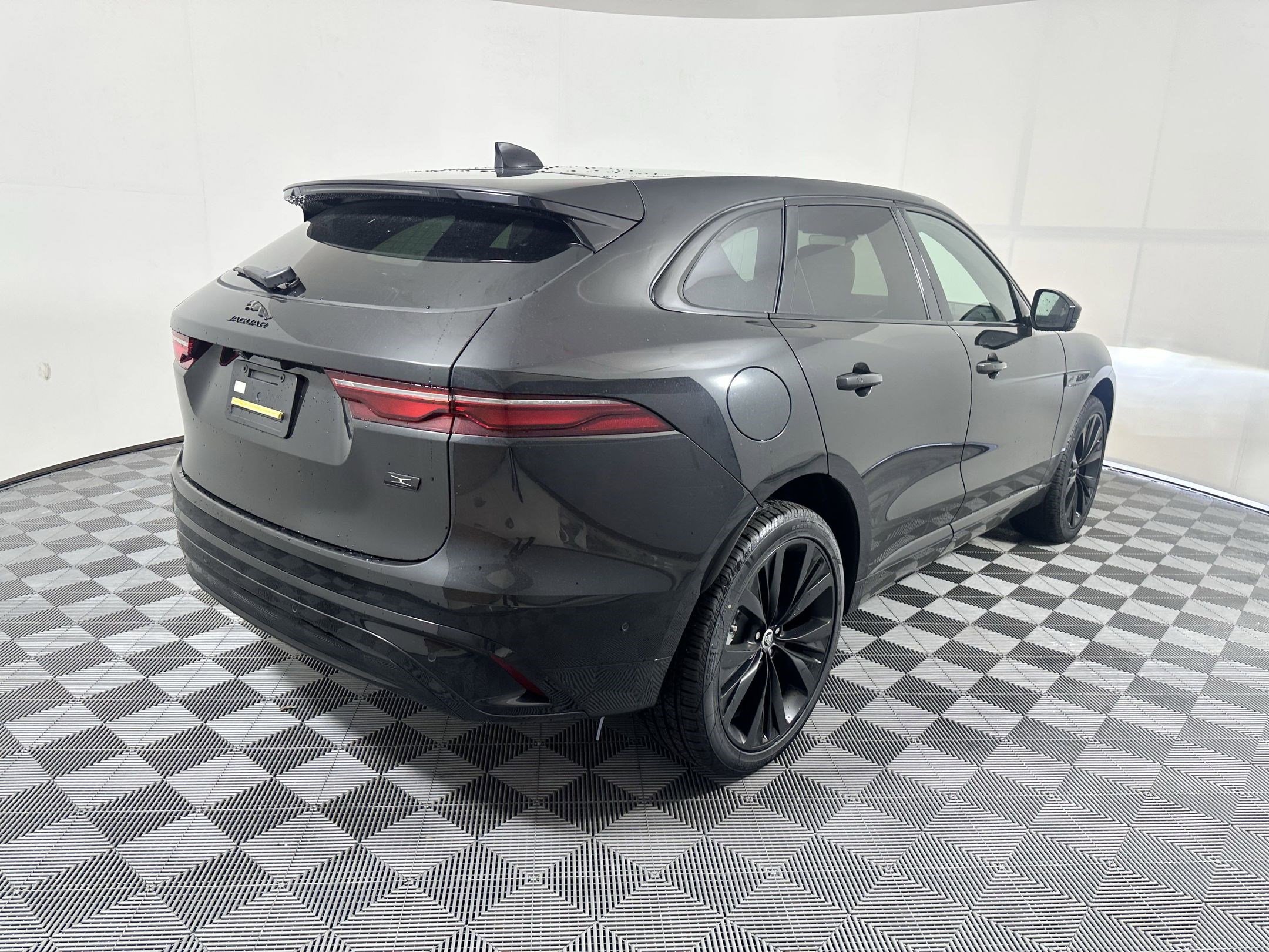 New 2026 Jaguar F-PACE R-Dynamic S image 7