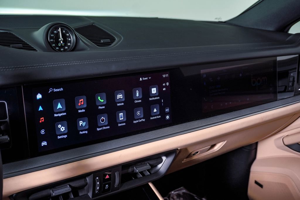 Certified 2025 Porsche Cayenne Coupe AWD/4WD image 22
