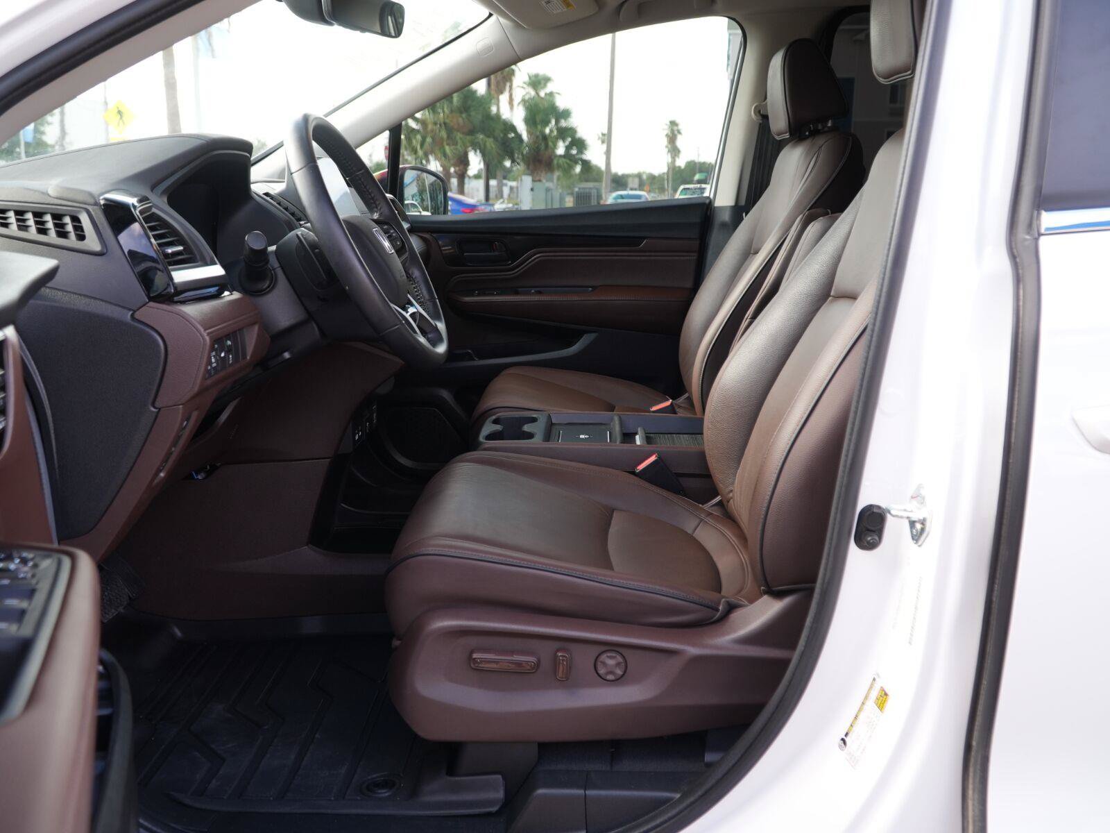 Certified 2025 Honda Odyssey Touring image 8