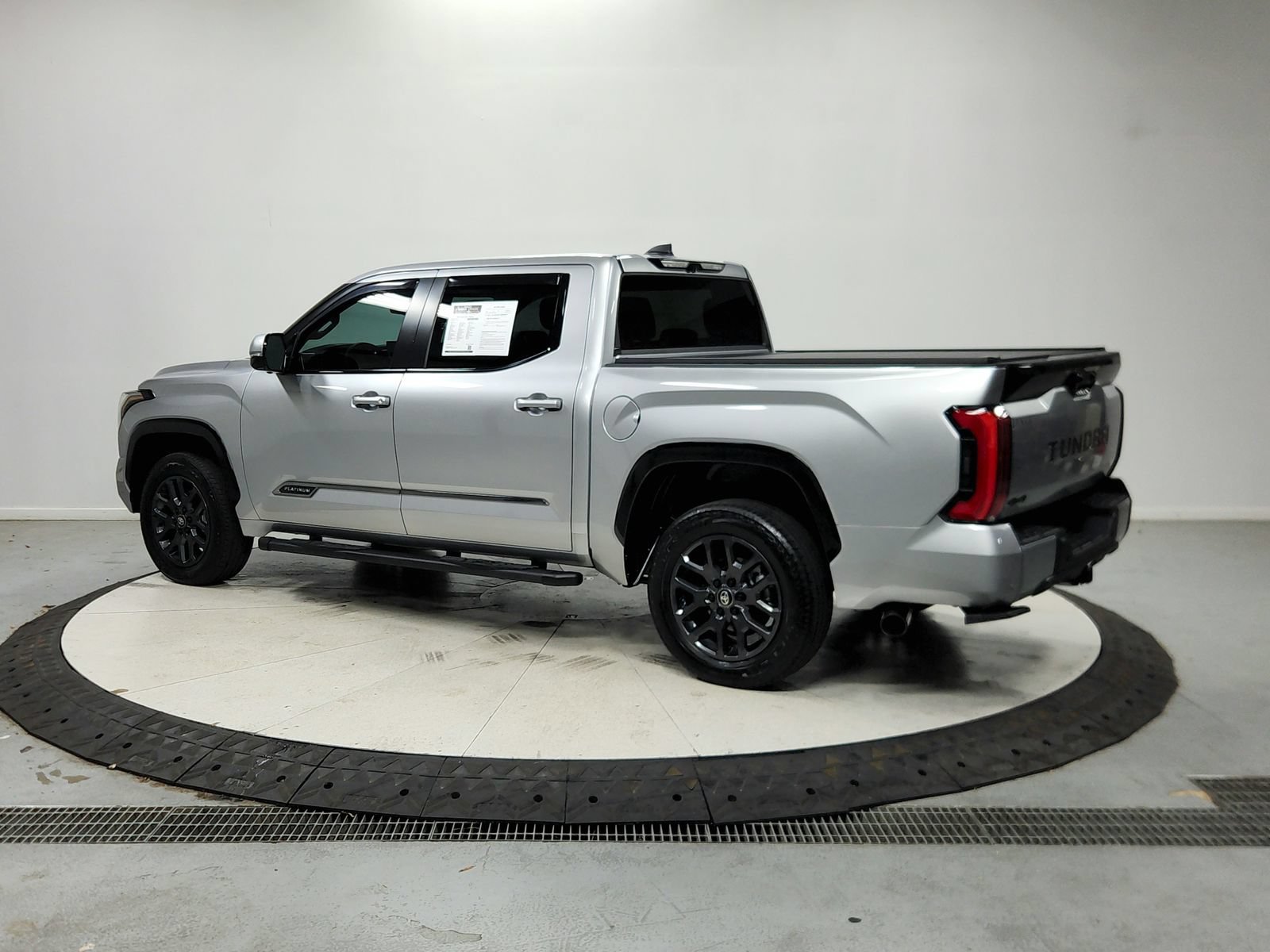 Used 2025 Toyota Tundra Platinum AWD/4WD image 6
