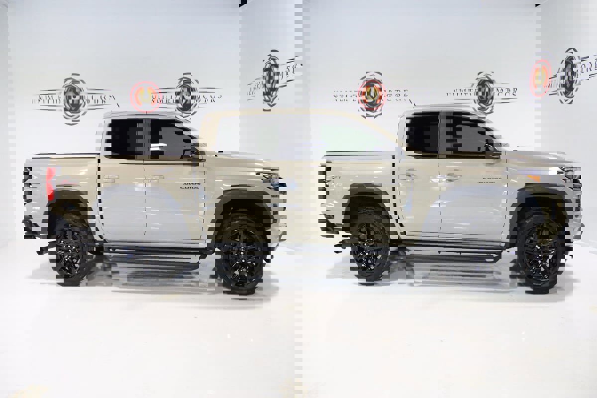 Used 2024 Chevrolet Colorado Z71 w/ Z71 Convenience Package 2 image 34