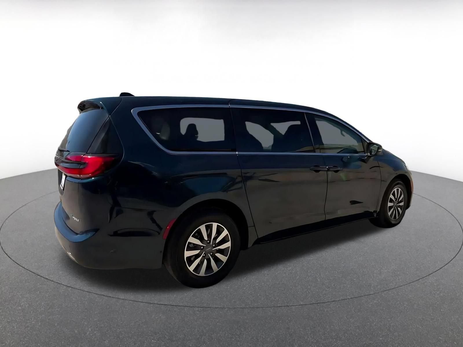 Used 2023 Chrysler Pacifica Touring-L FWD image 14