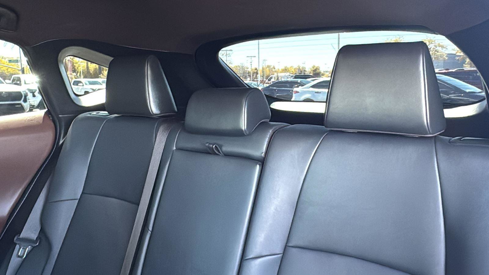 Used 2023 Toyota Venza XLE image 27