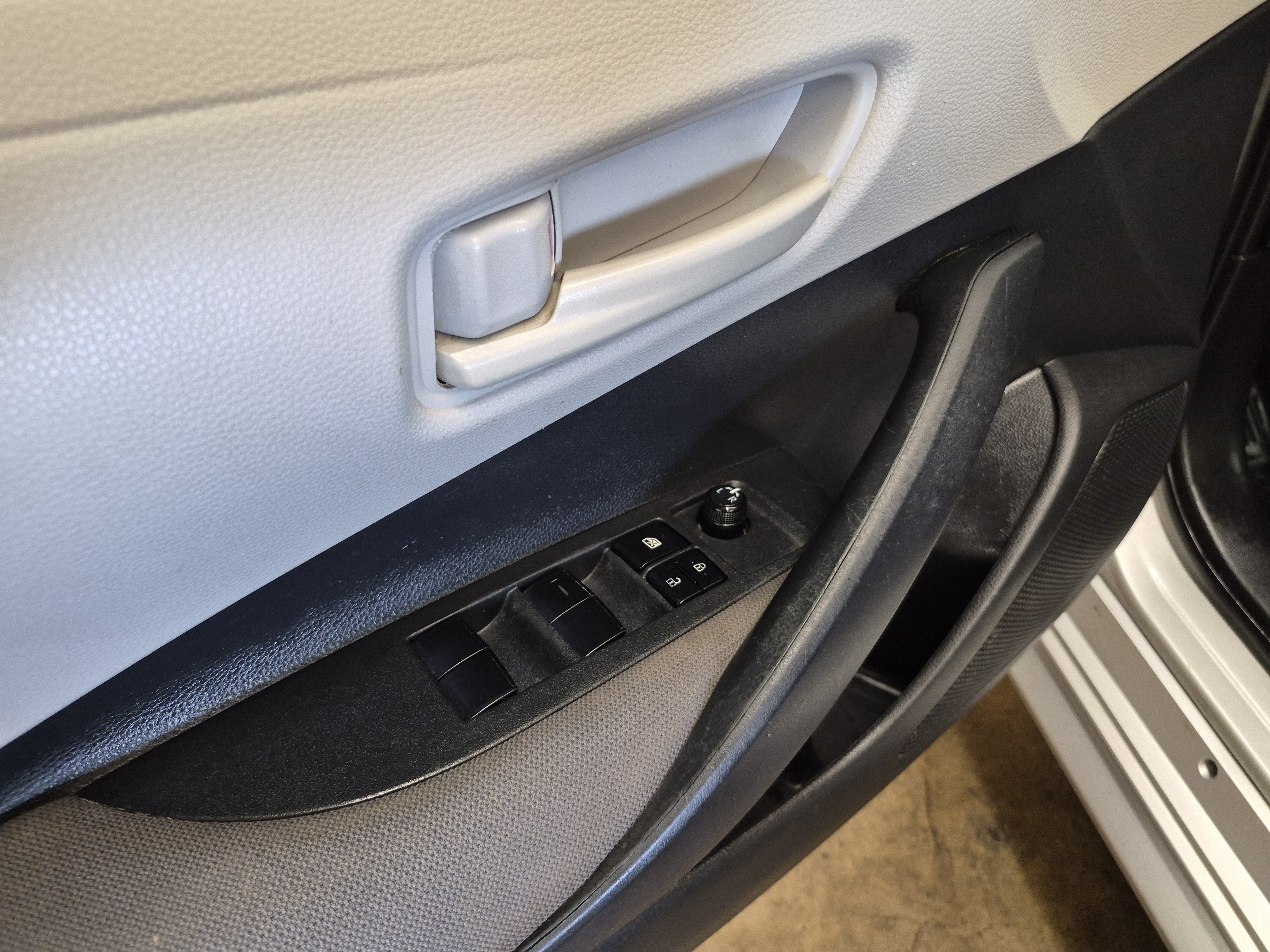 Used 2023 Toyota Corolla LE FWD image 10