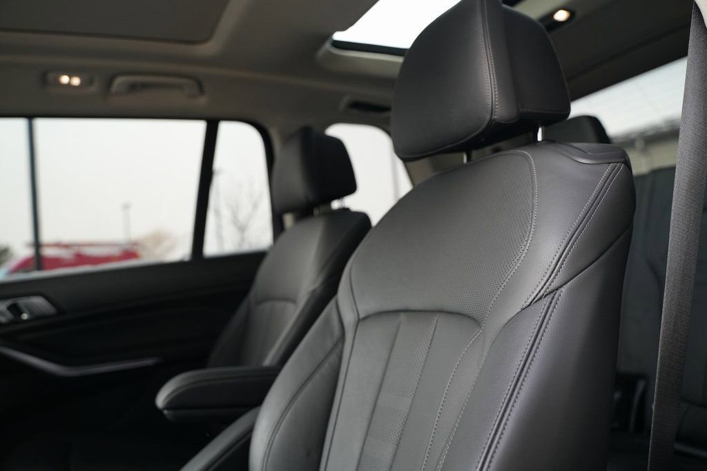 Used 2020 BMW X7 xDrive40i w/ Luxury Seating Package image 39