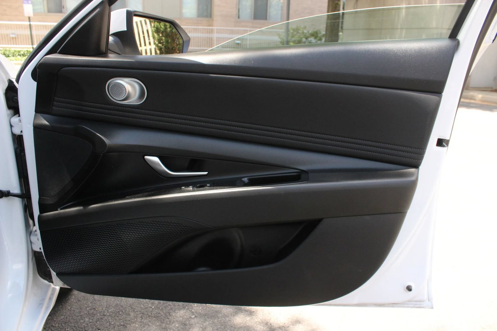 Used 2025 Hyundai Elantra SEL FWD image 29