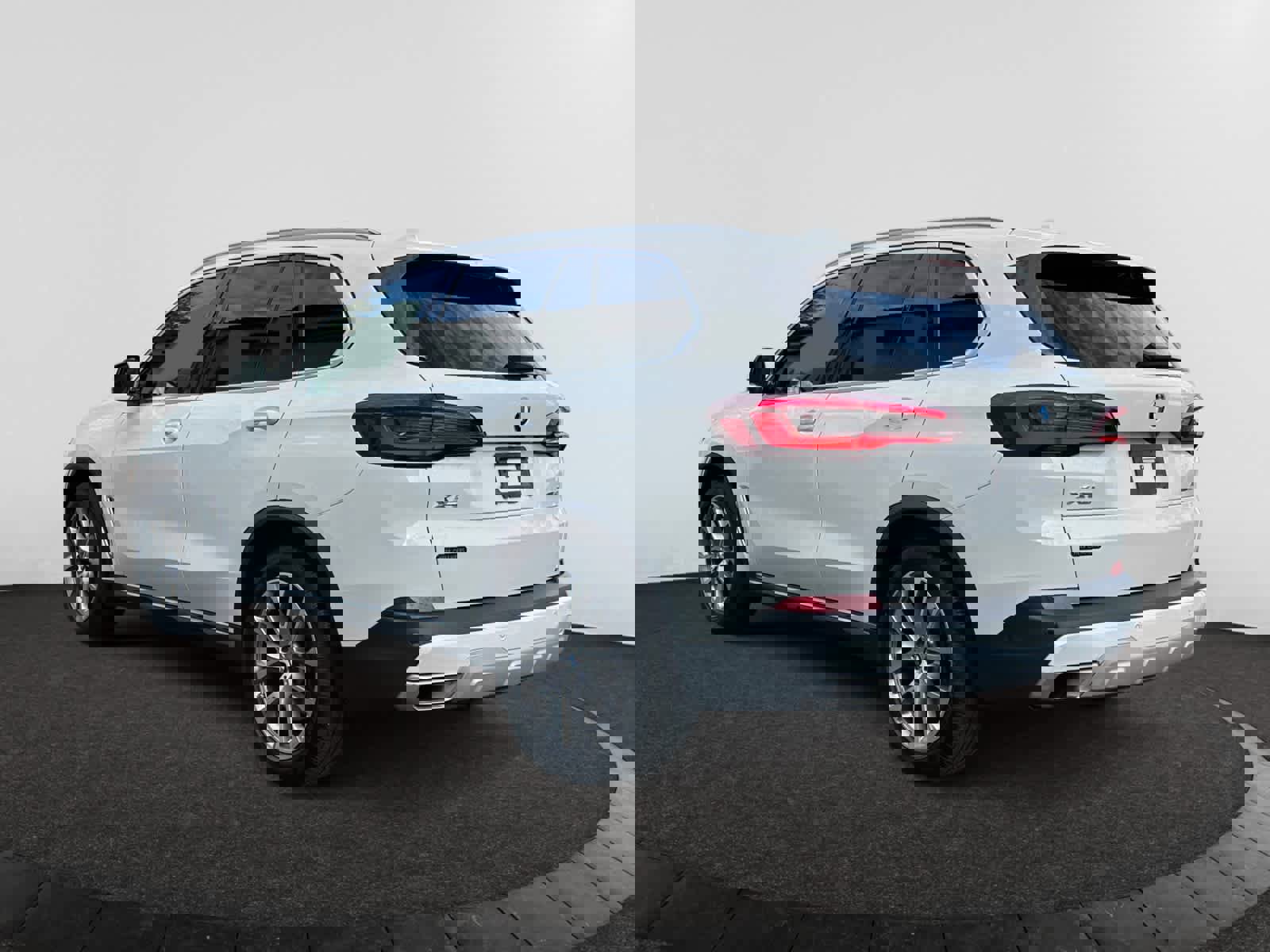 Used 2023 BMW X5 xDrive40i w/ Premium Package image 3