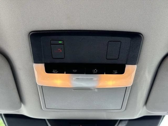 Used 2025 Nissan Pathfinder SV FWD image 21