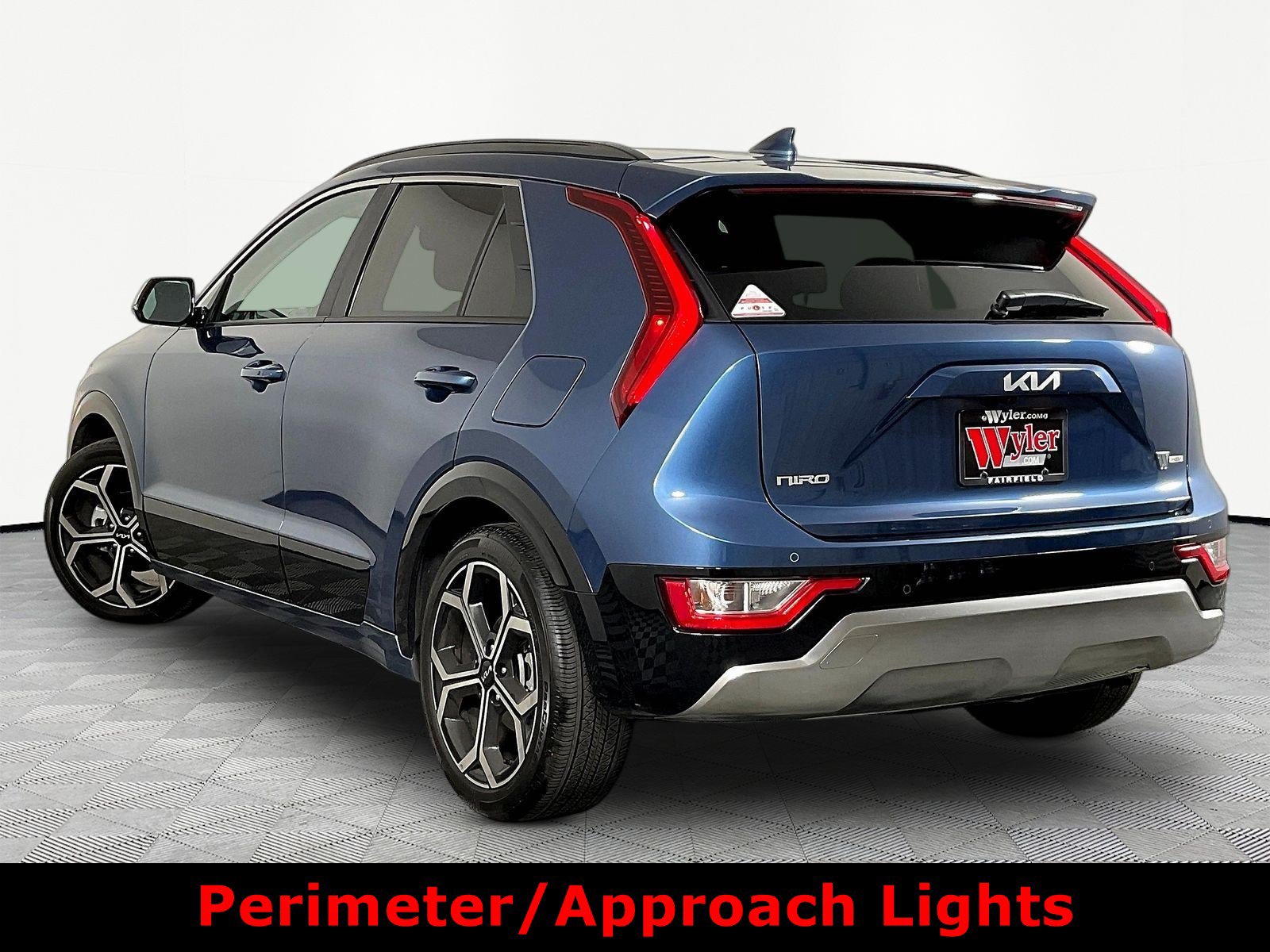 Used 2023 Kia Niro EX Touring FWD image 4