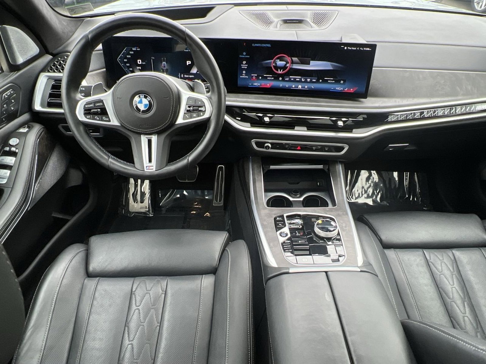 Used 2024 BMW X7 M60i w/ Executive Package image 24