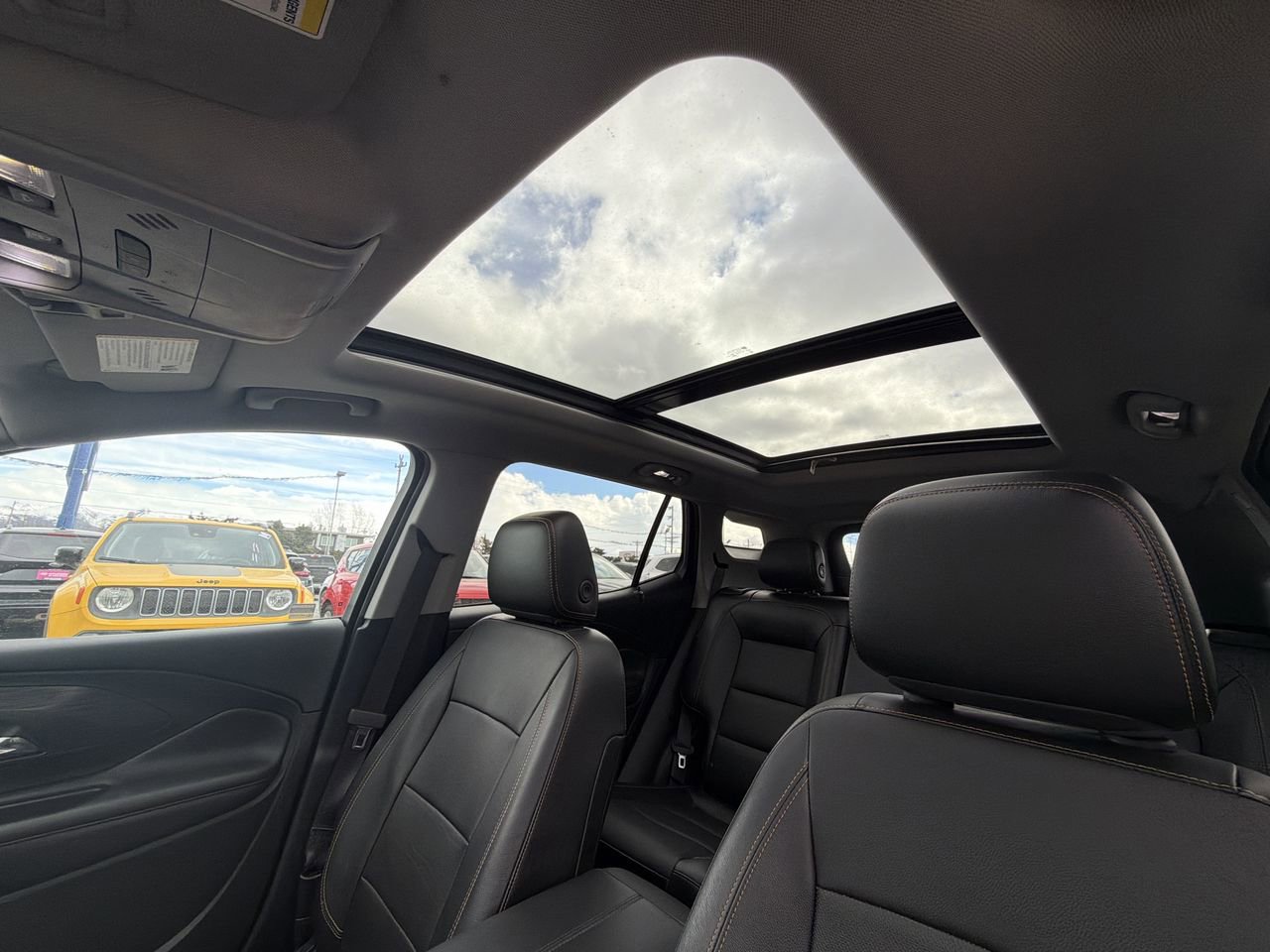 Used 2018 GMC Terrain SLT w/ Infotainment Package II AWD/4WD image 19