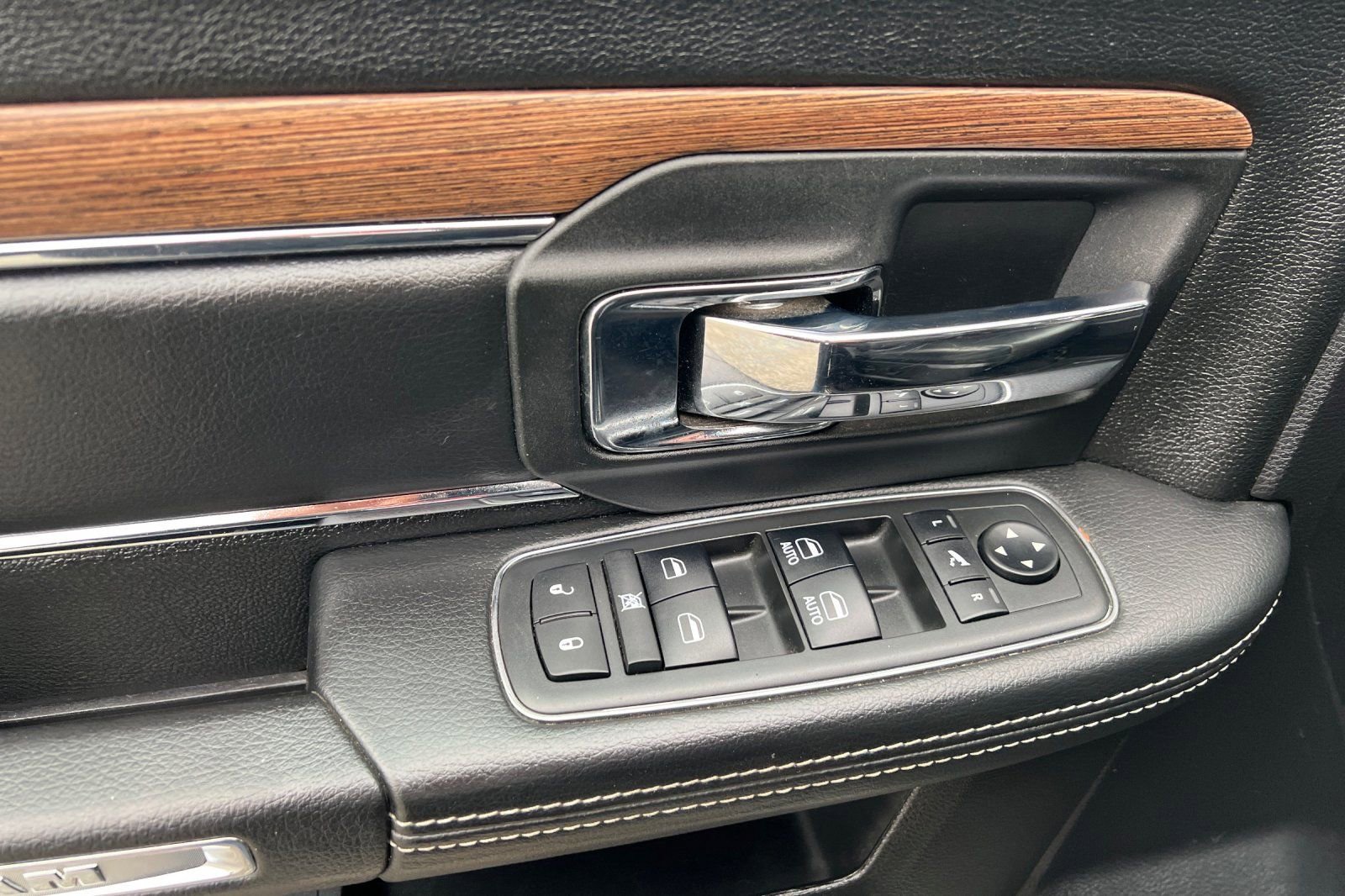 Used 2017 RAM 3500 Laramie image 10