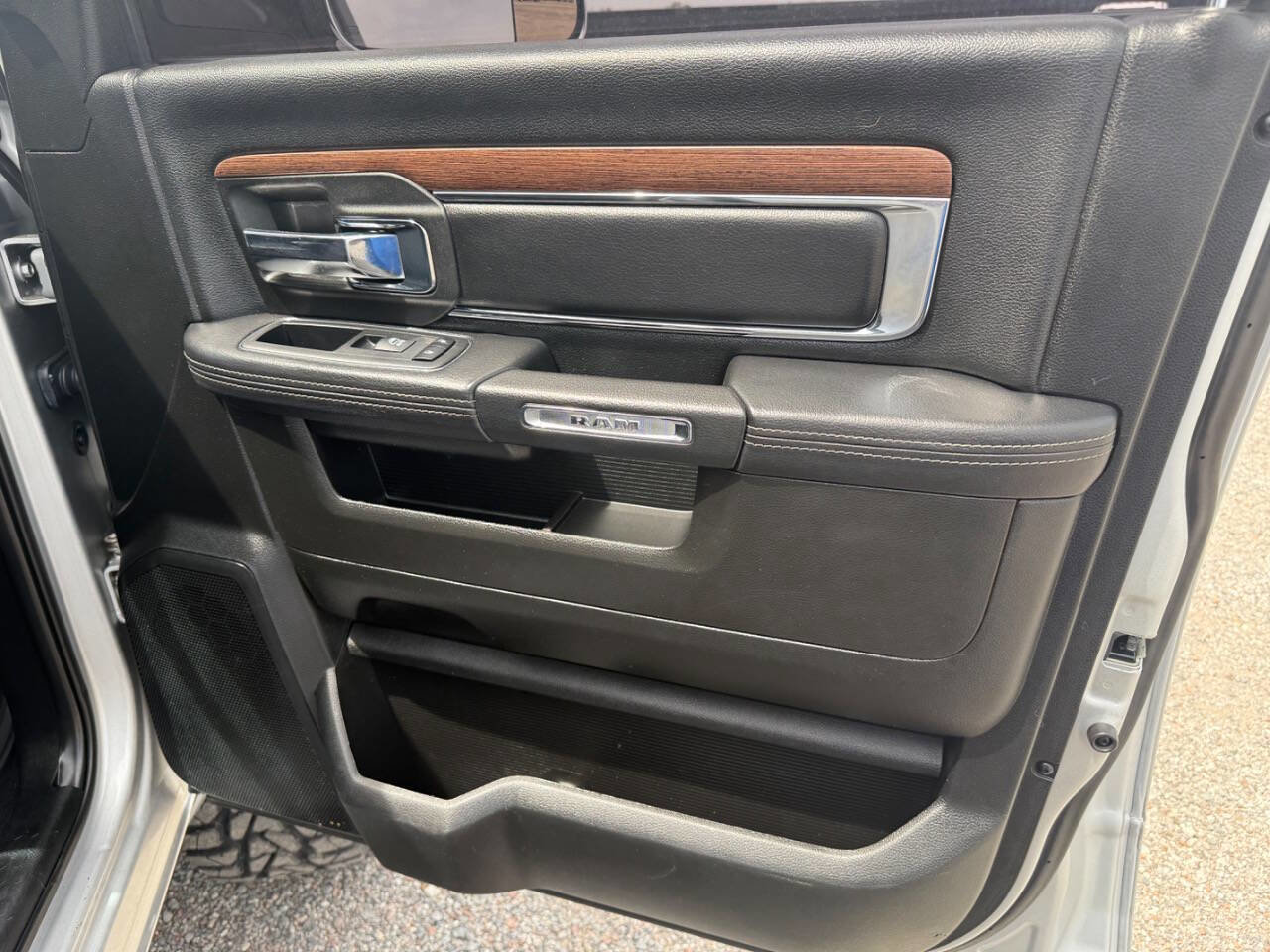 Used 2018 RAM 3500 Laramie w/ Snow Chief Group AWD/4WD image 37