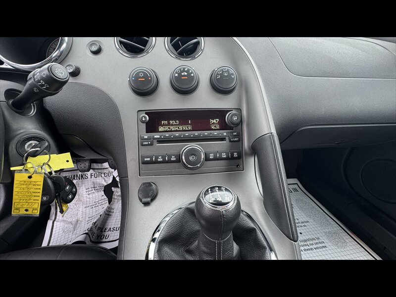 Used 2006 Pontiac Solstice Convertible w/ Premium Package RWD image 13