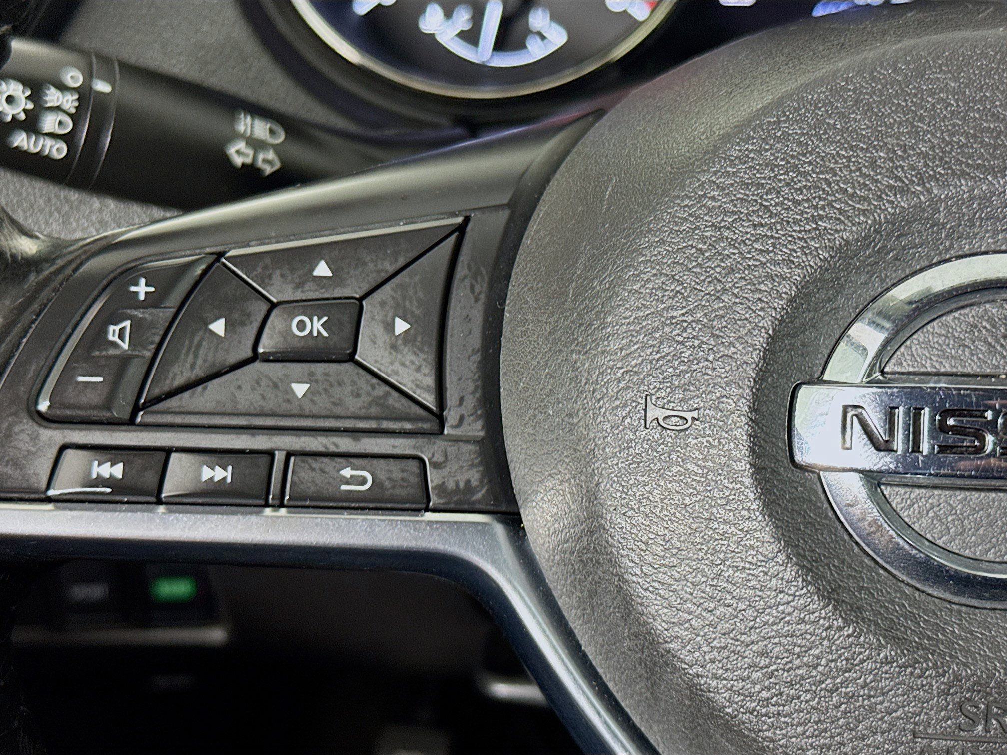 Used 2020 Nissan Rogue S w/ Special Edition Package FWD image 13