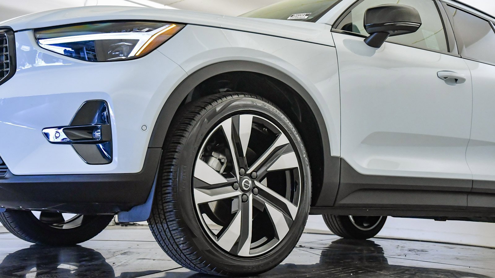 Certified 2025 Volvo XC40 B5 Plus w/ Climate Package image 10