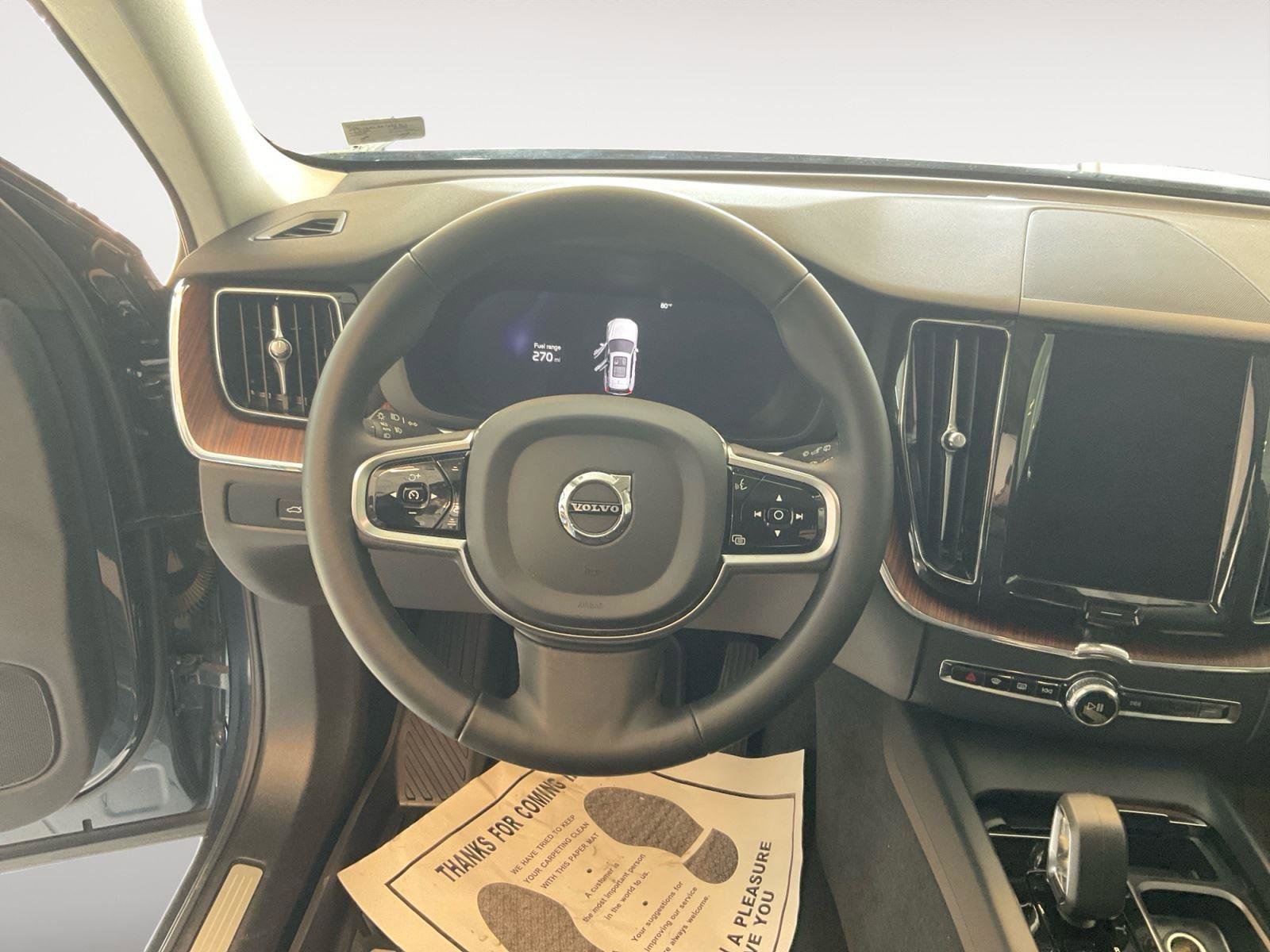 Used 2024 Volvo XC60 B5 Plus image 12