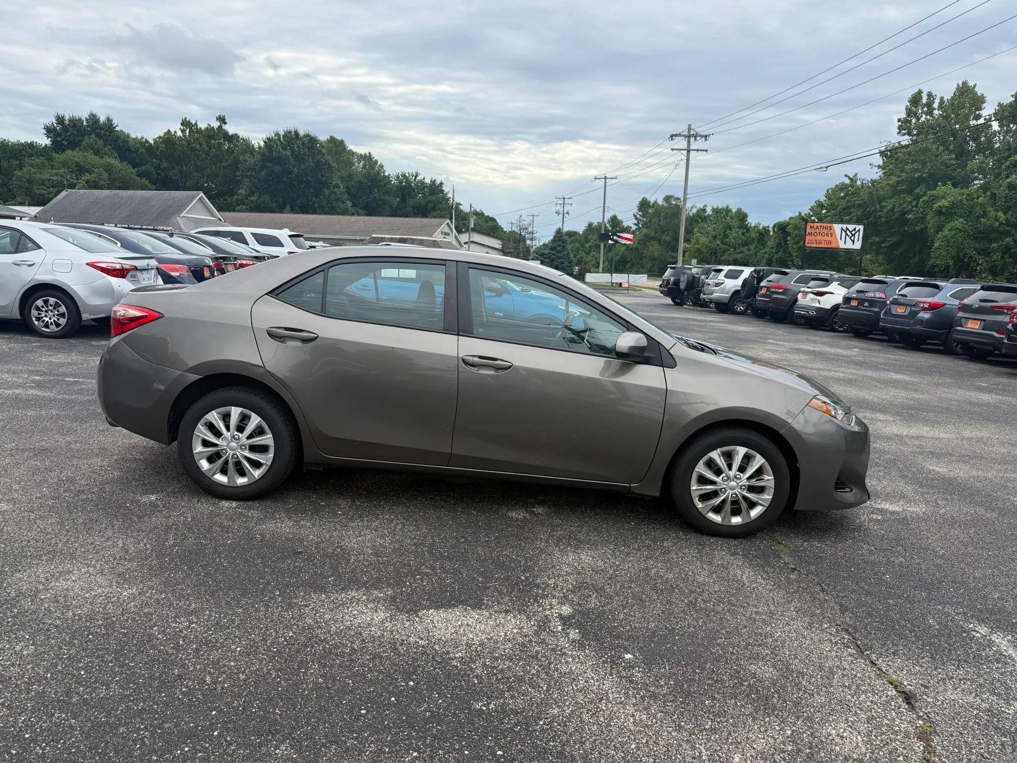 Used 2017 Toyota Corolla LE w/ Carpet Mat Package (TMS) FWD image 6