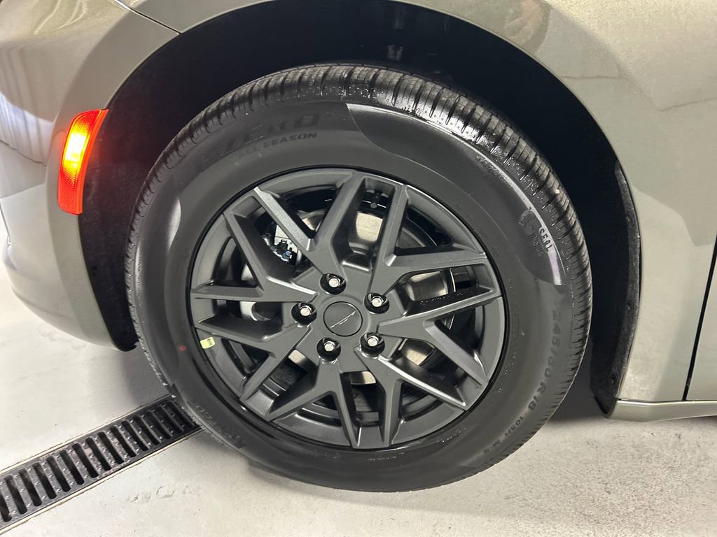 New 2027 Chrysler Pacifica Select FWD image 9