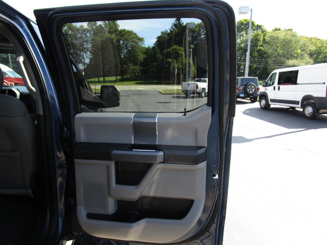 Used 2017 Ford F150 XLT w/ Equipment Group 302A Luxury image 20