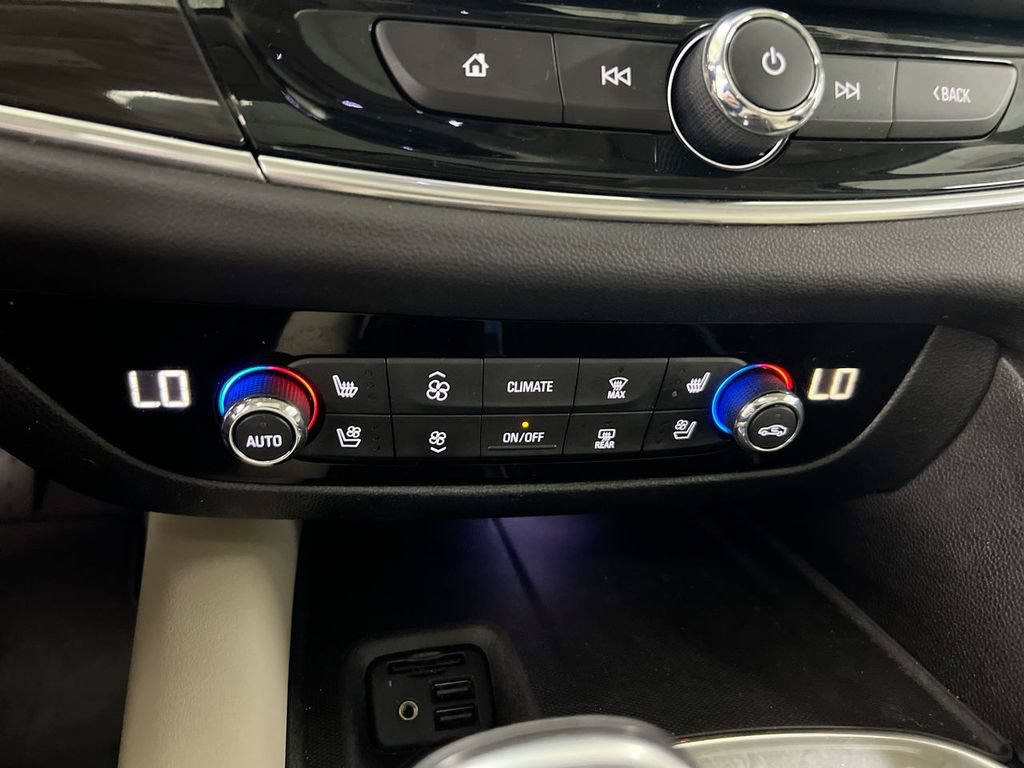 Used 2020 Buick Enclave Premium w/ Sun and Sites Package AWD/4WD image 17