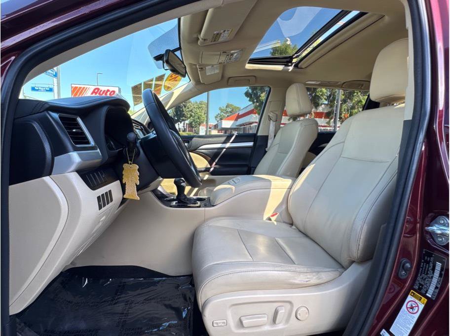 Used 2015 Toyota Highlander XLE AWD/4WD image 11