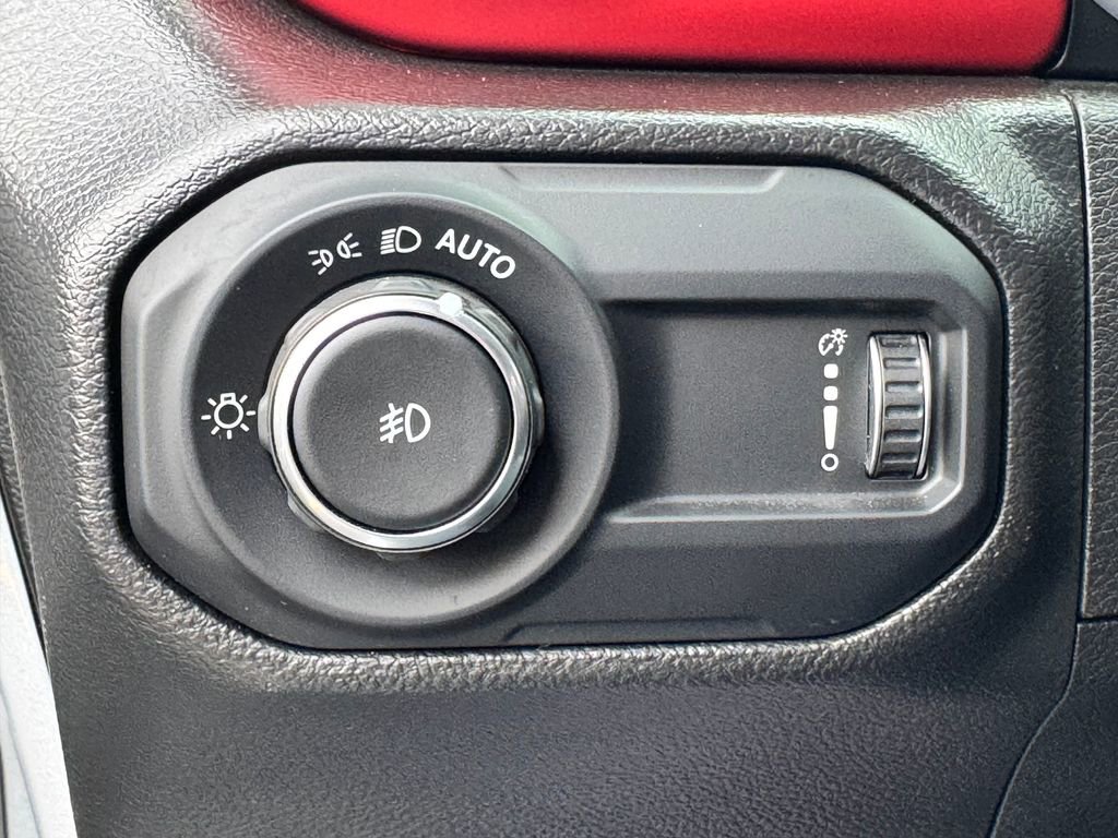 Used 2023 Jeep Wrangler Unlimited Rubicon w/ Cold Weather Group AWD/4WD image 31