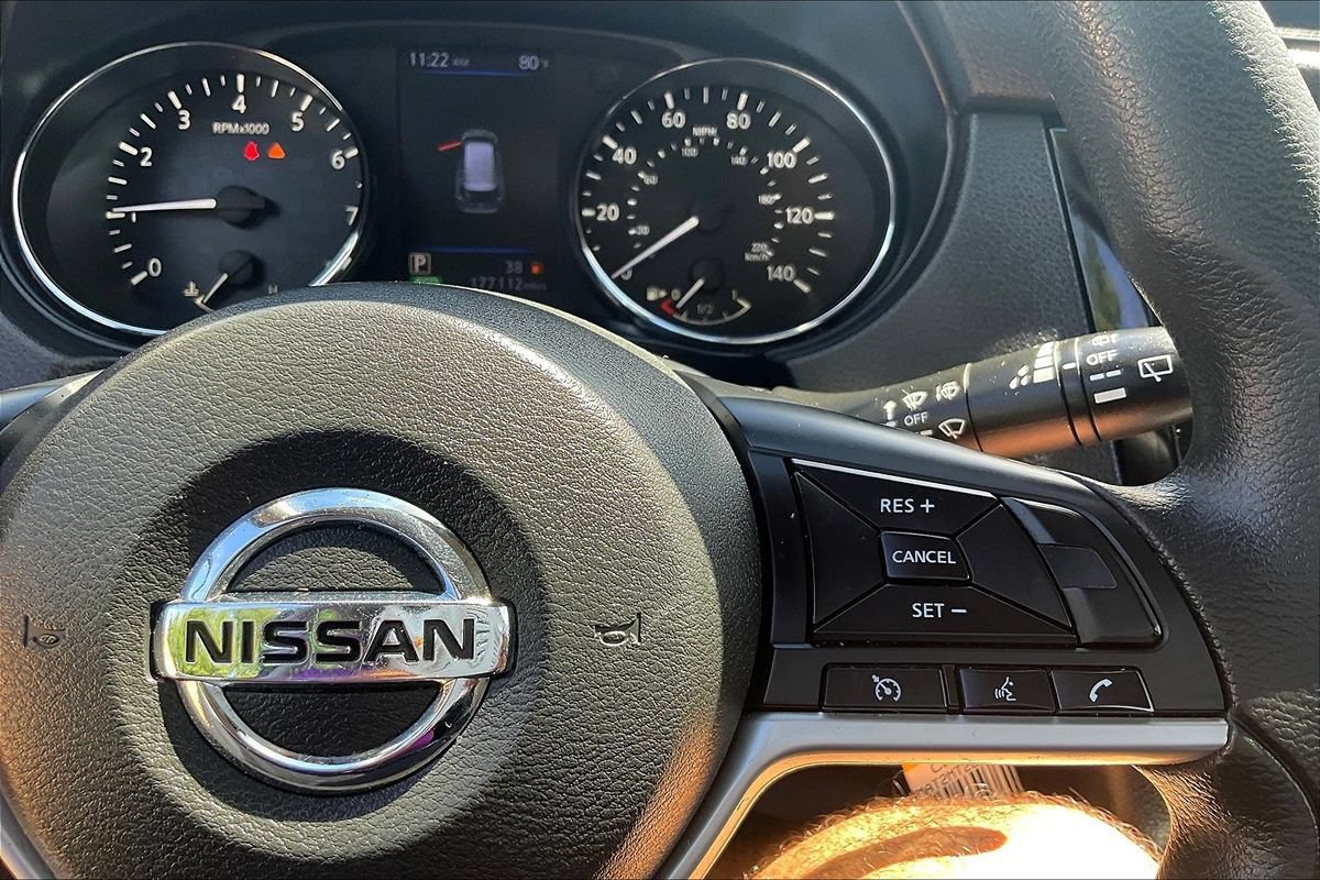 Used 2020 Nissan Rogue S FWD image 12