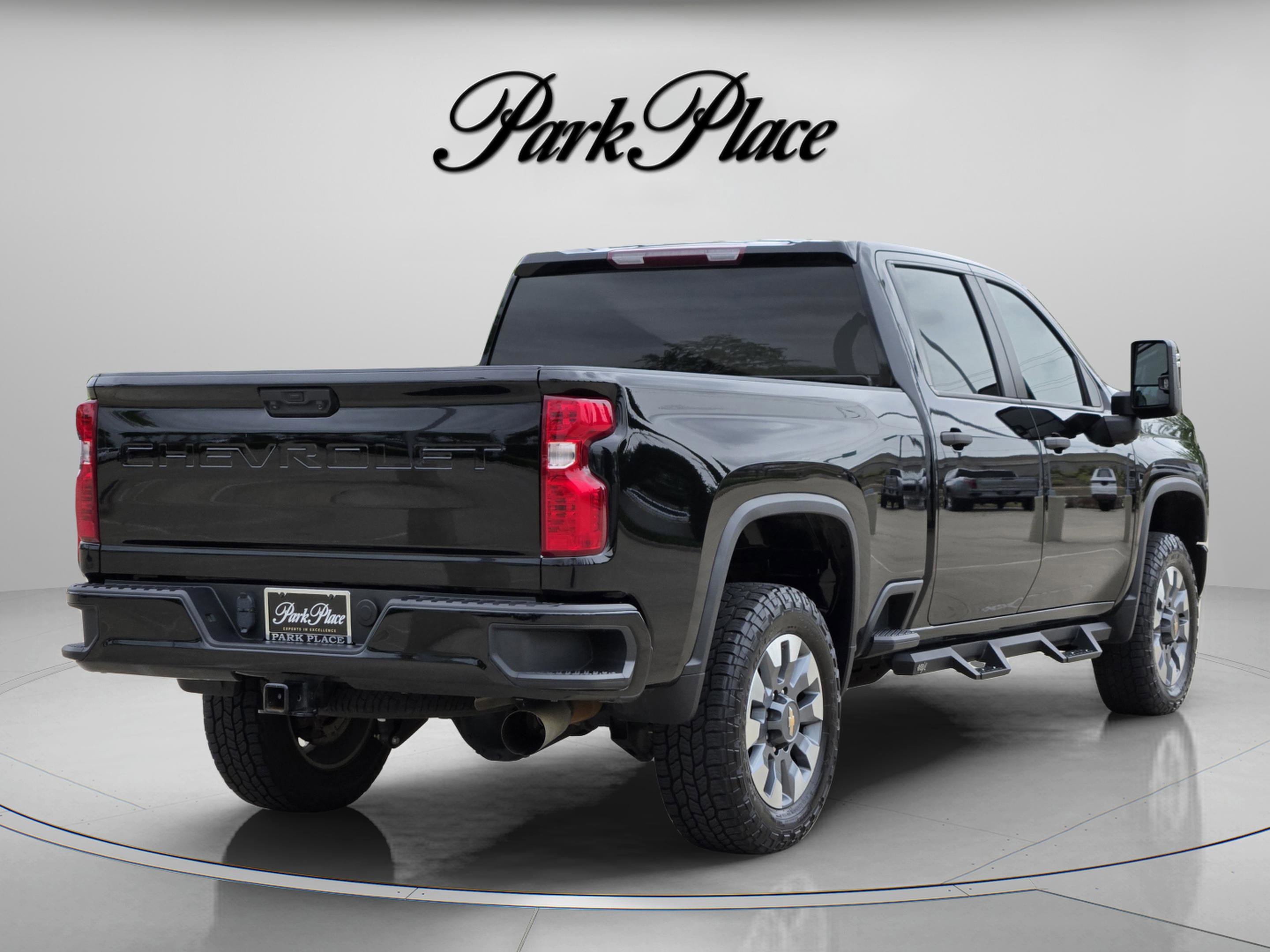 Used 2023 Chevrolet Silverado 2500 Custom w/ Custom Value Package image 6