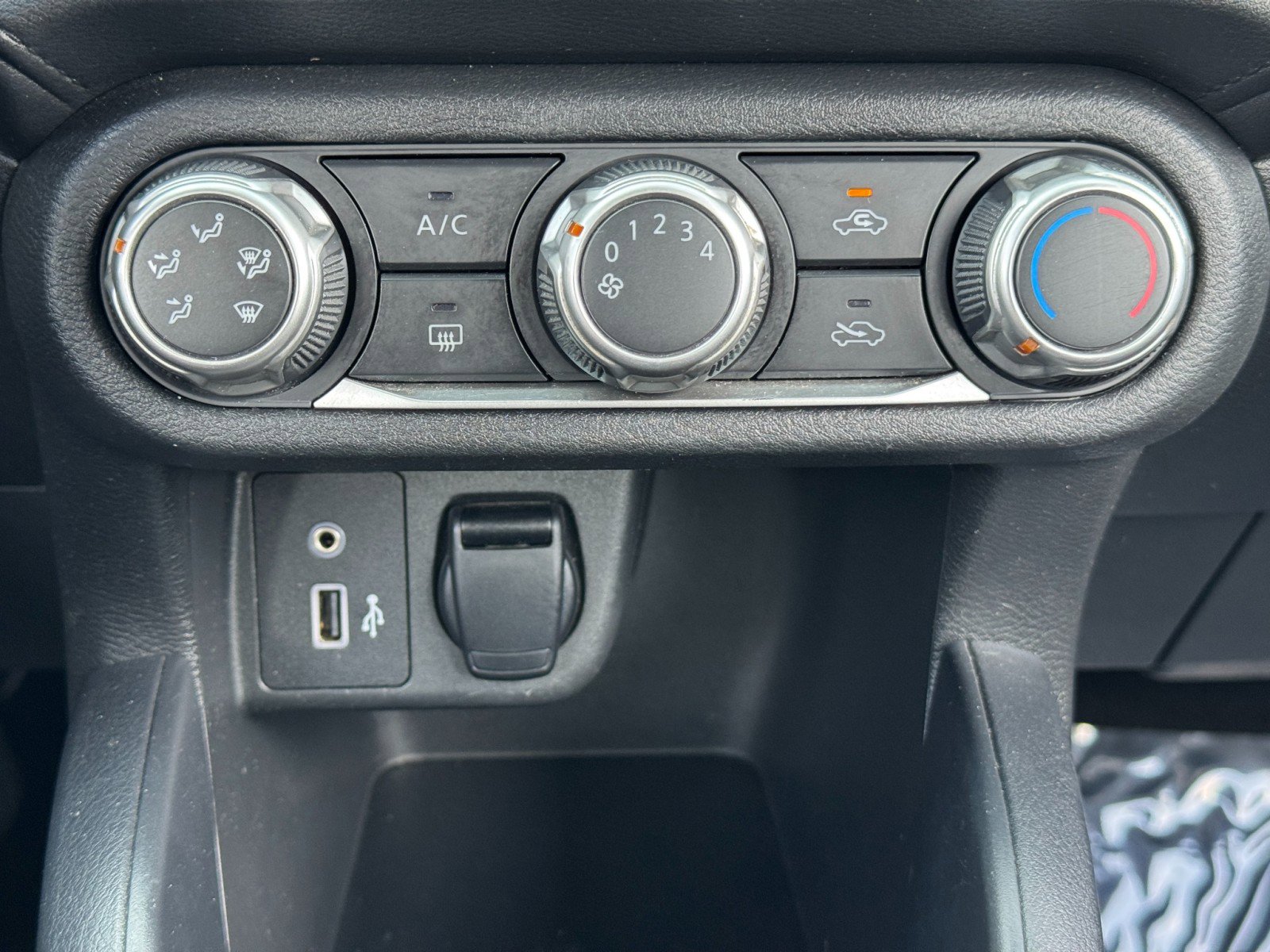 Used 2020 Nissan Versa S image 23