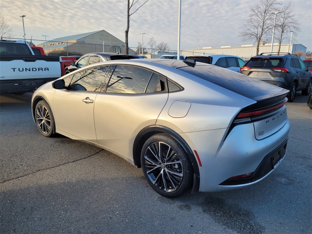 Used 2024 Toyota Prius XLE image 5