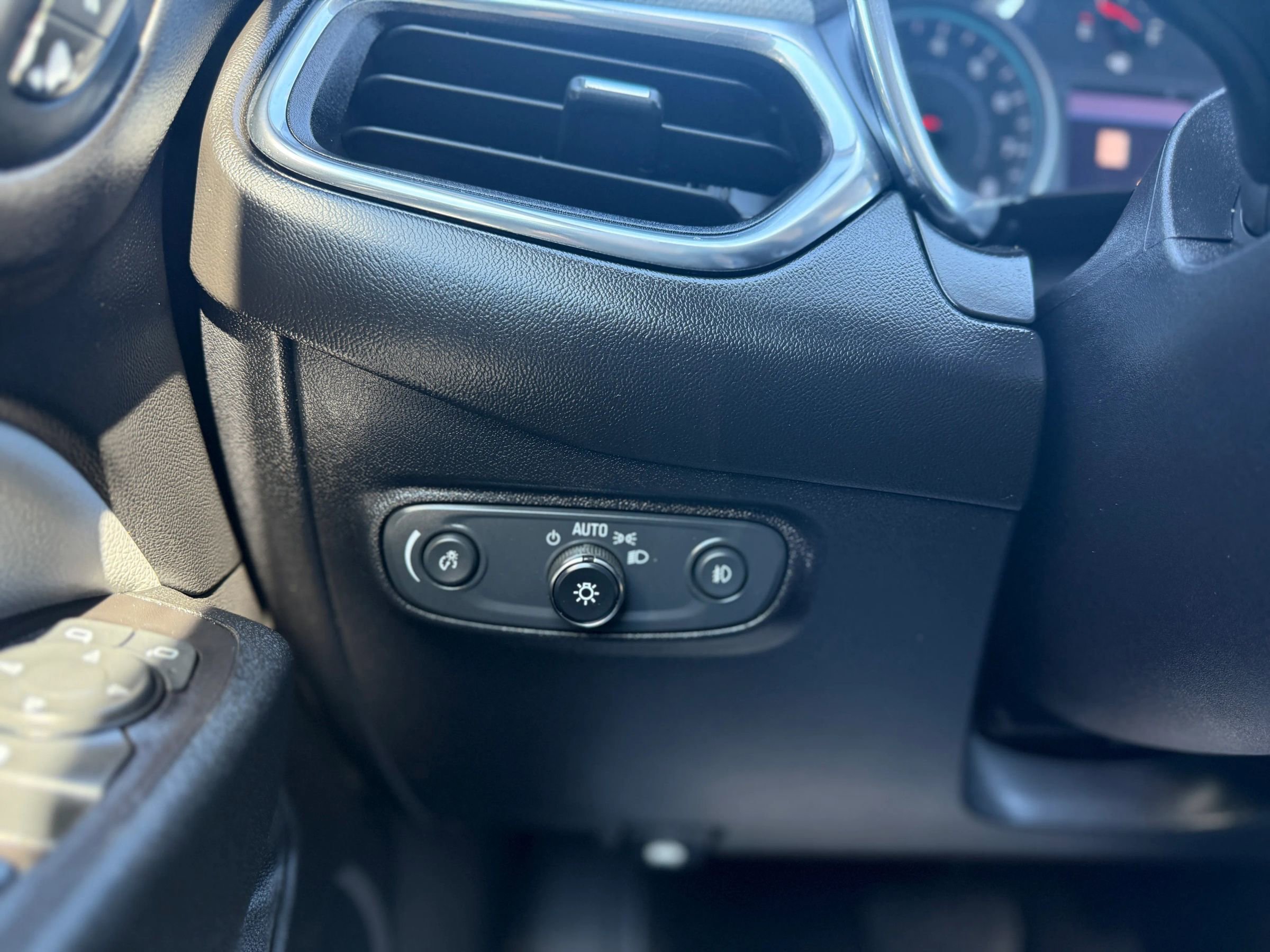 Used 2019 Chevrolet Equinox Premier image 28