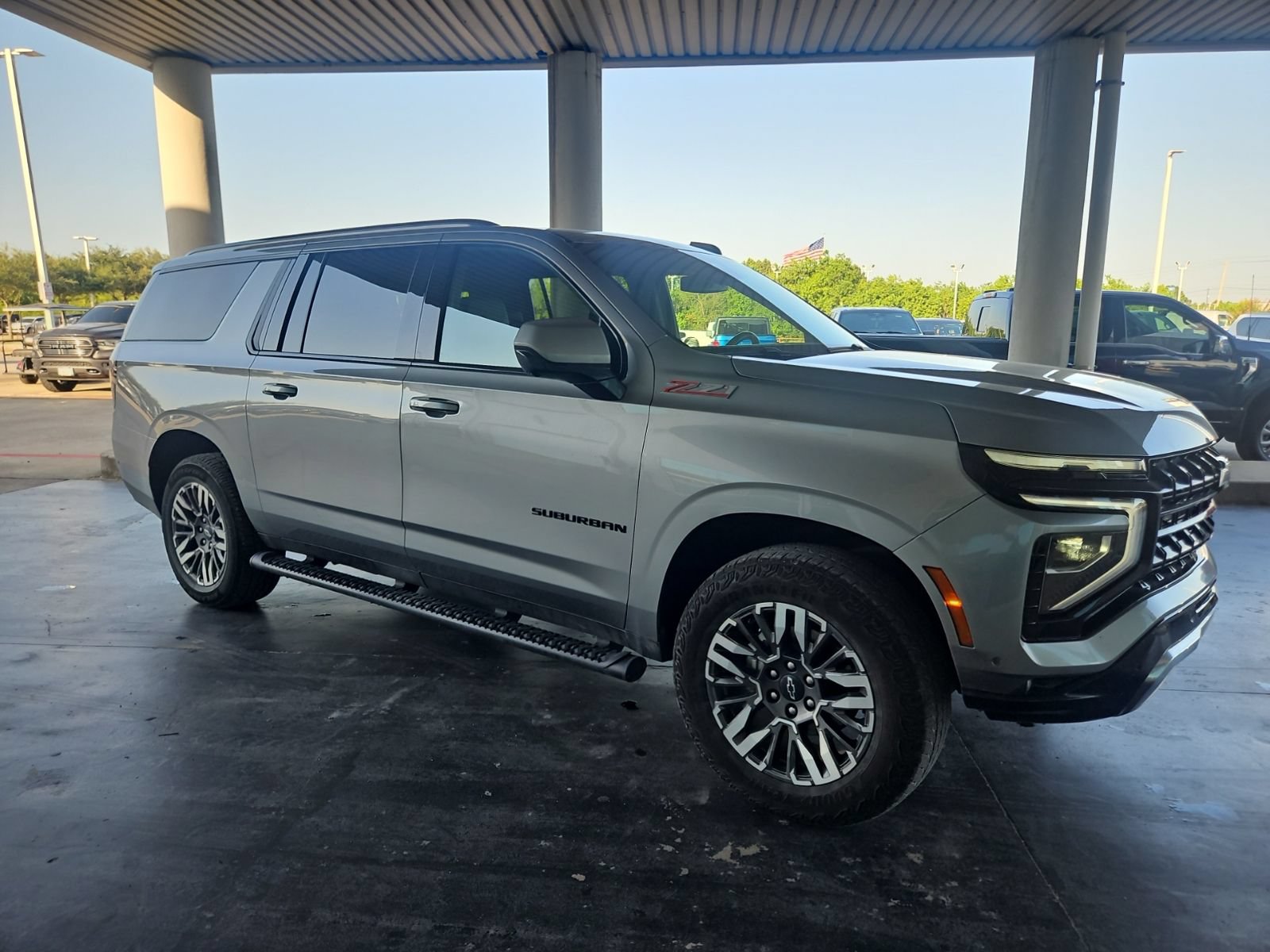 Used 2025 Chevrolet Suburban Z71 AWD/4WD image 4