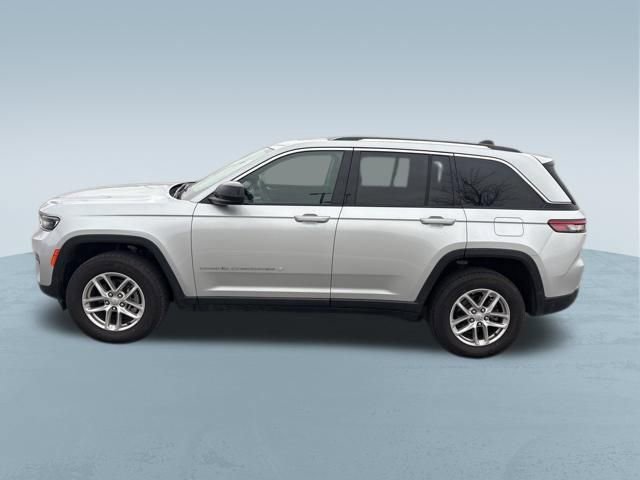 Used 2024 Jeep Grand Cherokee Laredo X image 4