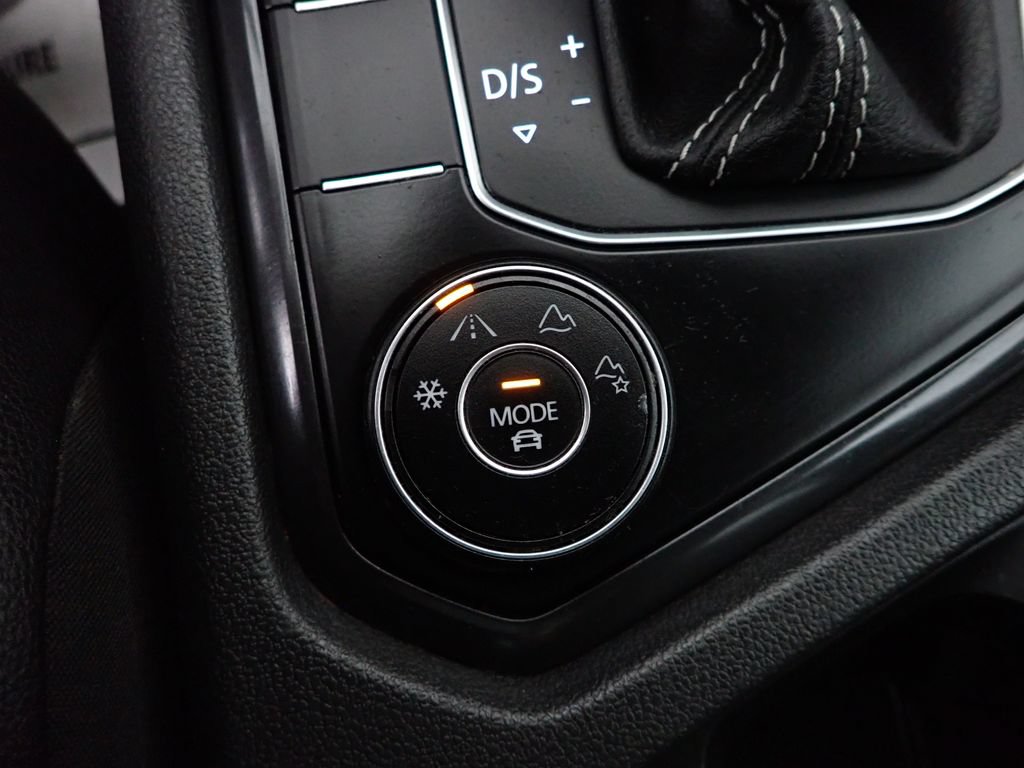 Used 2021 Volkswagen Tiguan SE R-Line AWD/4WD image 7