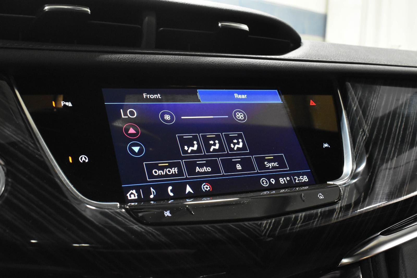 Certified 2024 Cadillac XT6 Premium Luxury FWD image 17