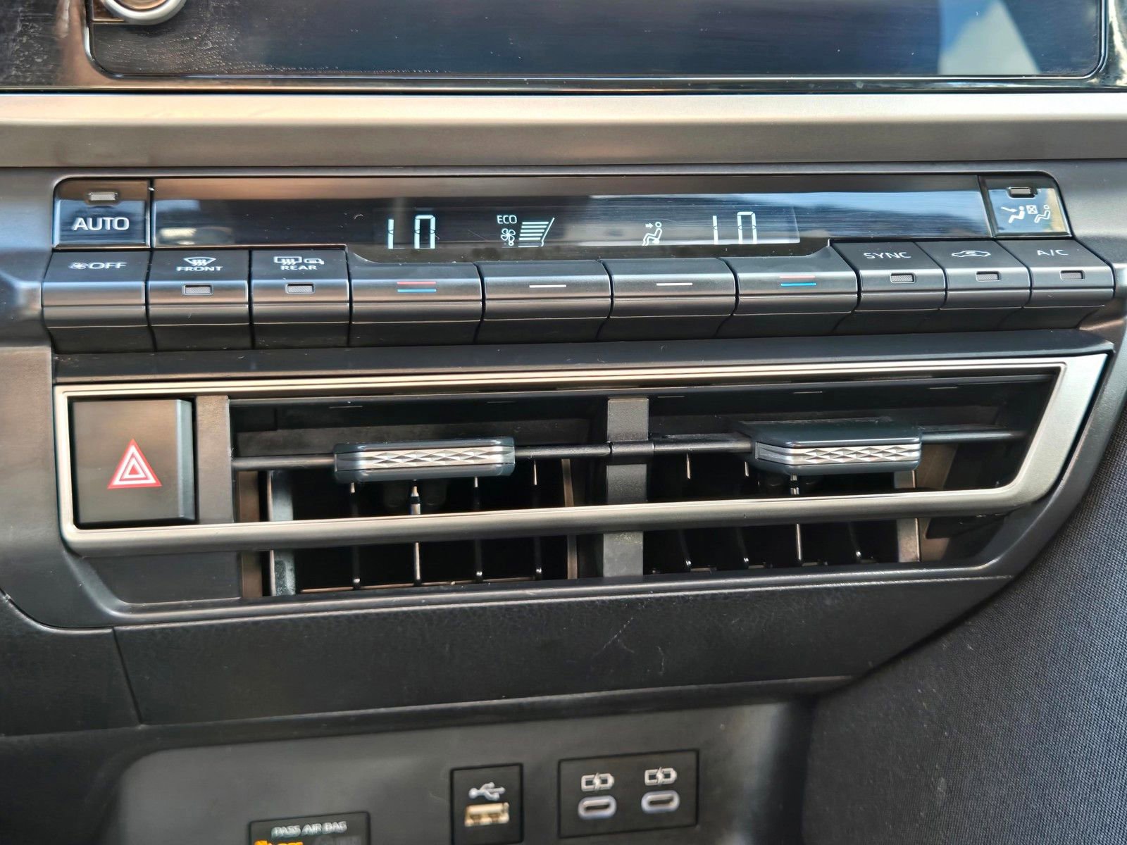 Used 2025 Toyota Camry LE image 21