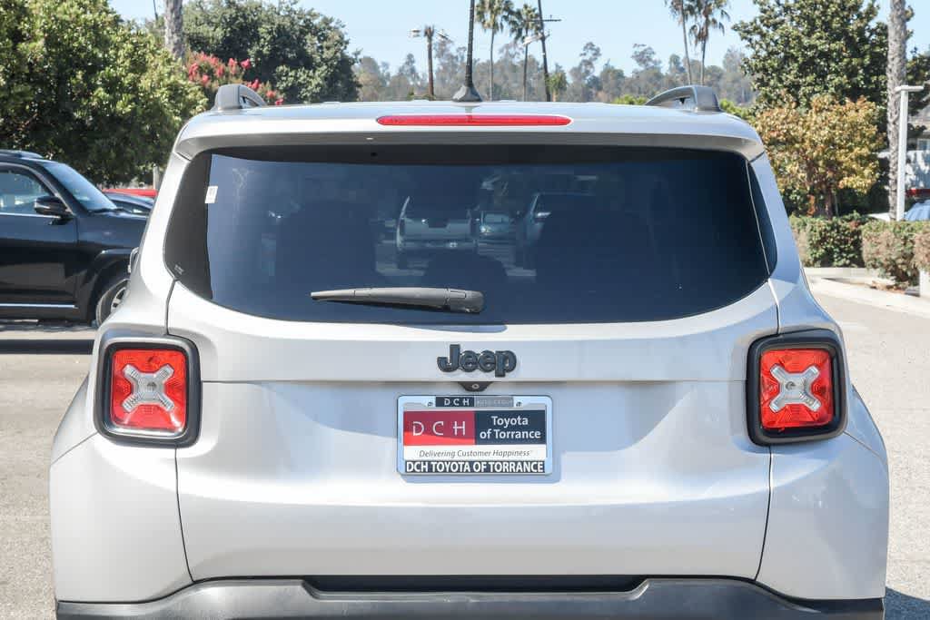 Used 2017 Jeep Renegade Altitude FWD image 6
