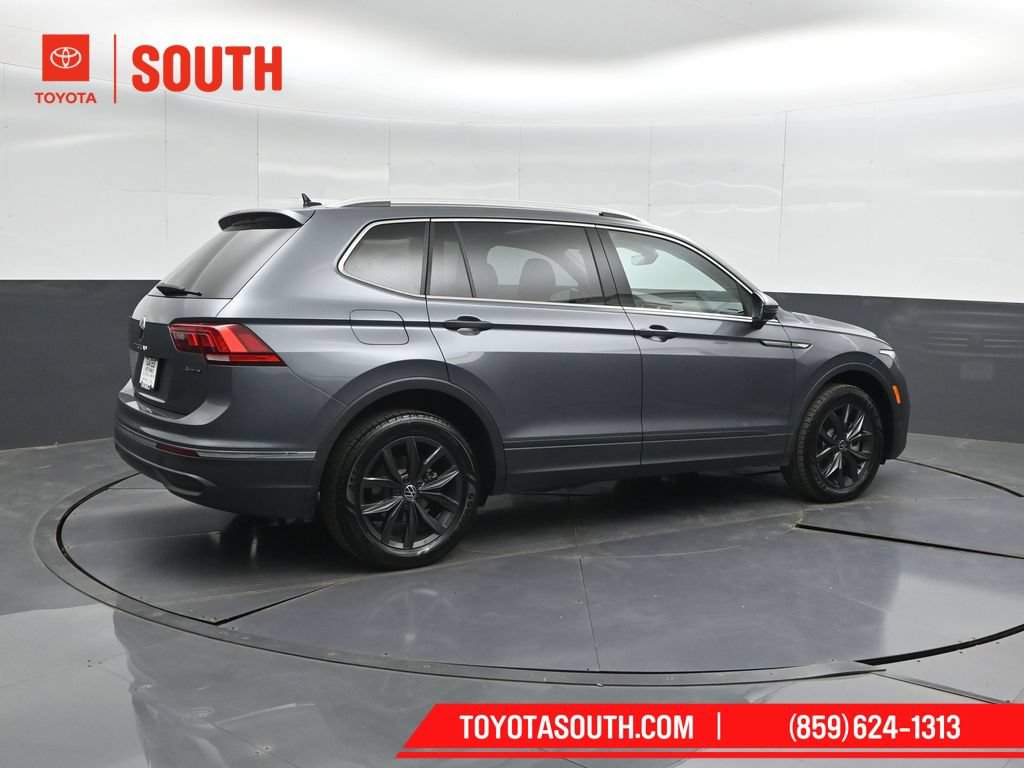 Used 2024 Volkswagen Tiguan SE AWD/4WD image 2