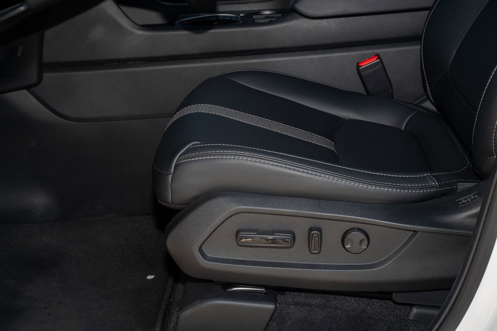 Certified 2025 Honda Pilot EX-L image 30