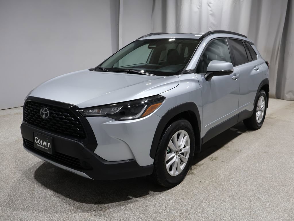 Used 2023 Toyota Corolla Cross LE w/ Moonroof Package image 6