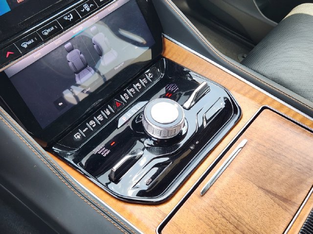 Used 2024 Jeep Grand Wagoneer L Series III AWD/4WD image 19