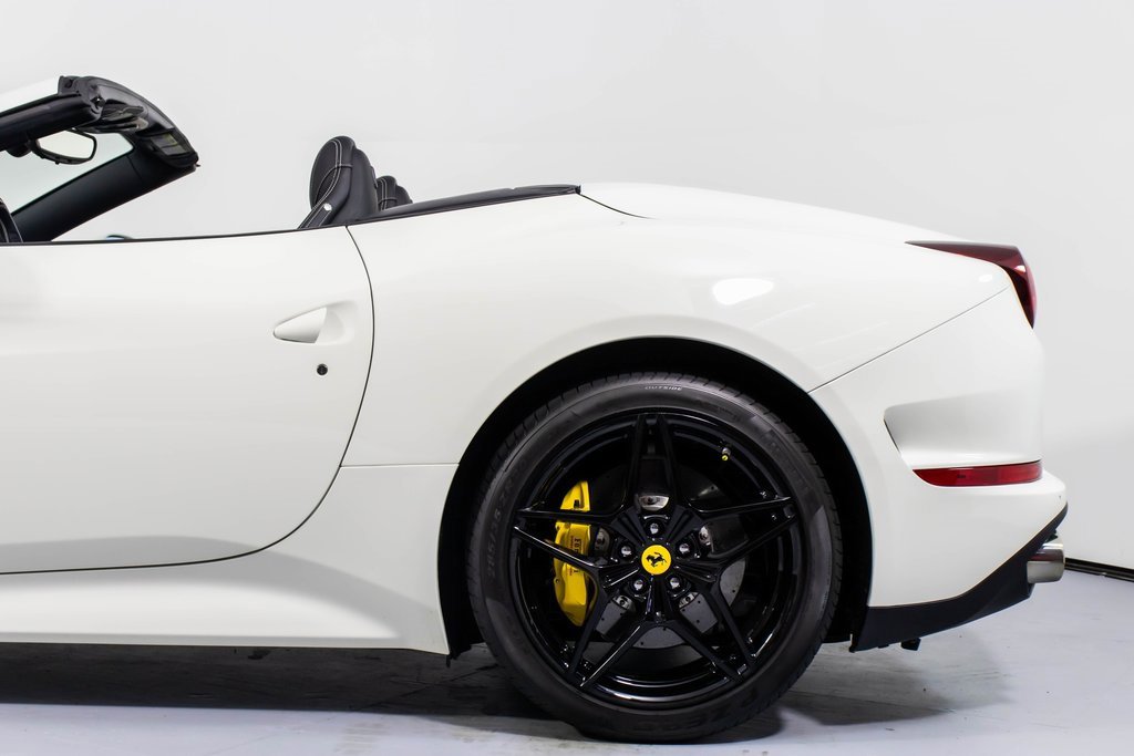 Certified 2017 Ferrari California T image 27