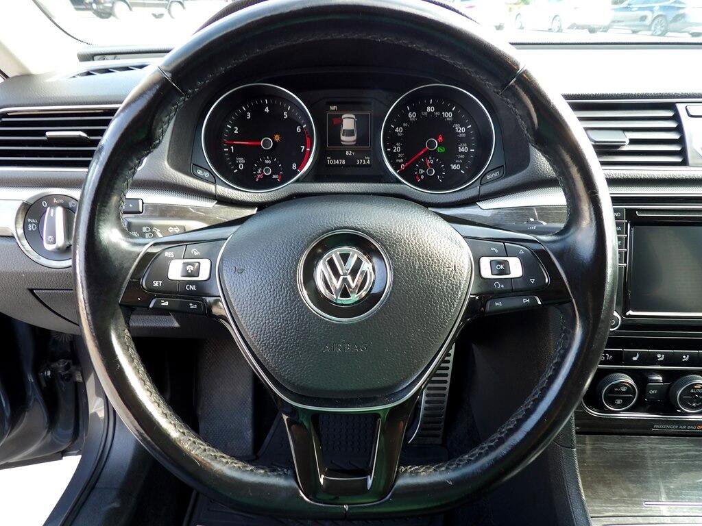 Used 2017 Volkswagen Passat 1.8T SEL Premium image 14