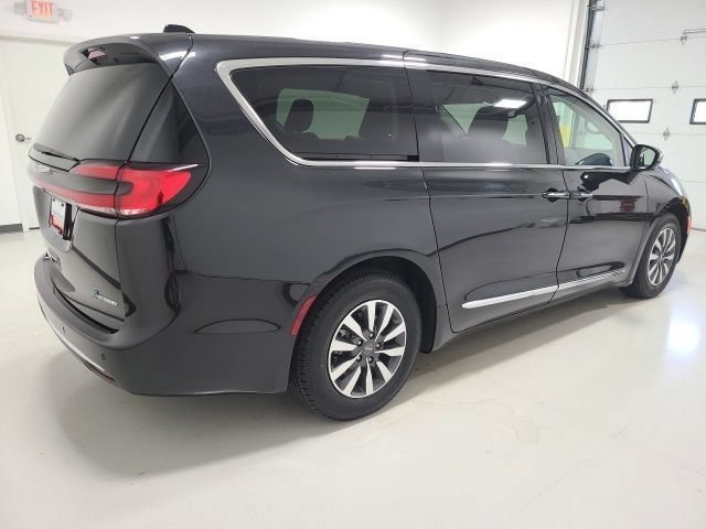 Used 2023 Chrysler Pacifica Limited FWD image 6