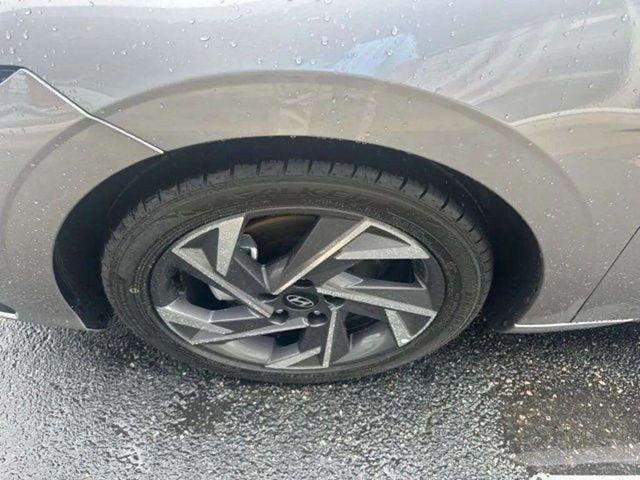 Used 2025 Hyundai Elantra SEL FWD image 18